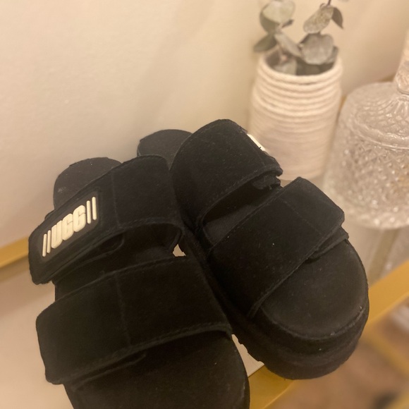 Ugg Greer Slide like new! Suede, Ugg logo, black, size 5, great with any outfit! - Picture 3 of 8